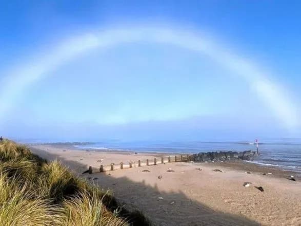 veselka-privid-zhiteli-angliyi-sposterigali-ridkisne-yavische
