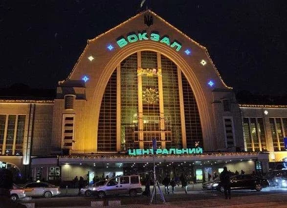 u-tsentralnogo-zaliznichnogo-vokzalu-kiyeva-potsupili-yalinku-pidozryuyut-rozkradannya-5-mln-grn