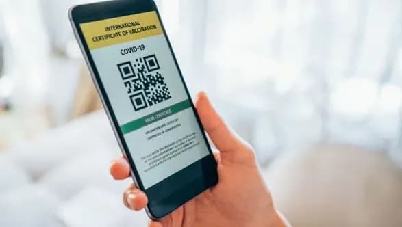 u-frantsiyi-likar-pensioner-pidroblyav-covid-sertifikati-yogo-oshtrafuvali-na-40-tisyach-yevro