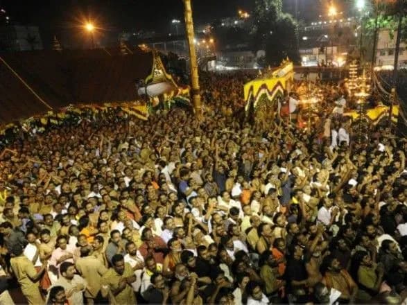 u-kashmiri-cherez-tisnyavu-v-induyistskomu-khrami-zaginuli-12-lyudey-i-bilshe-desyatka-distali-poranennya