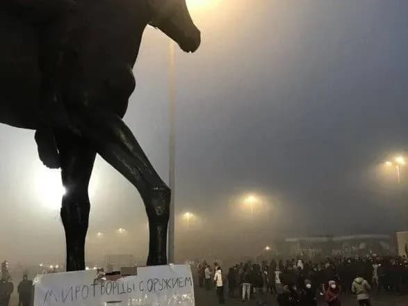 u-kazakhstani-pid-chas-antiteroristichnoyi-operatsiyi-vbili-26-ozbroyenikh-zlochintsiv