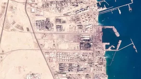 vnaslidok-pozhezhi-na-naftopererobnomu-zavodi-v-kuveyti-2-lyudini-zaginuli-i-5-otrimali-tyazhki-poranennya