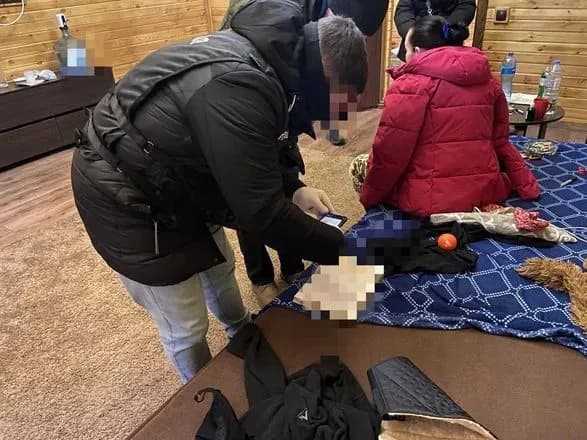 na-kiyivschini-zatrimali-gromadyanku-yaka-verbuvala-zhinok-dlya-zanyattya-prostitutsiyeyu-v-turechchini