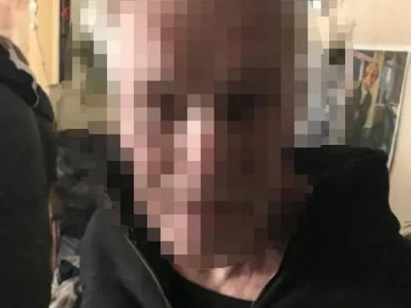 u-kiyevi-dva-dni-utrimuvali-ta-gvaltuvali-25-richnu-divchinu-pidozryuvanogo-zatrimali