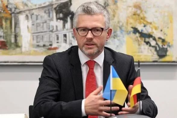 lishe-kraplya-u-mori-ukrayinskiy-posol-nazvav-simvolichnim-zhestom-berlina-postachannya-5-tisyach-kasok