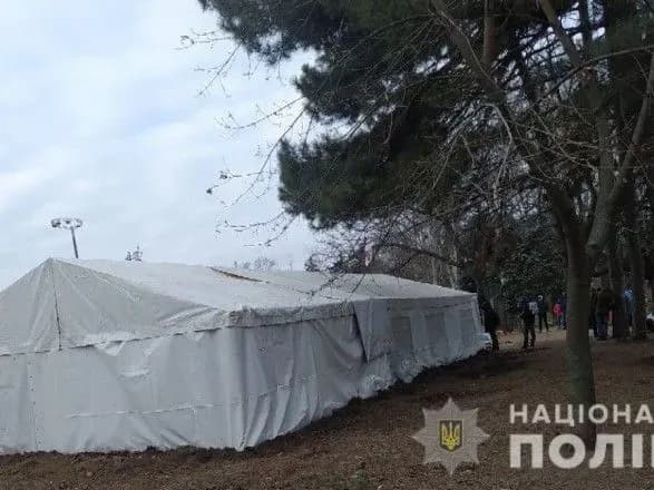 v-odesi-bilya-punktu-obigrivu-dvoye-bezkhatkiv-zabili-do-smerti-cholovika