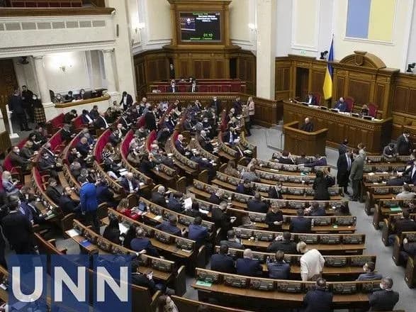 rada-robit-perervu-u-plenarnikh-zasidannyakh