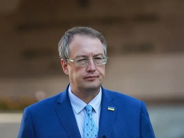 strilyanina-v-dnipri-geraschenko-povidomiv-scho-natsgvardiyets-trichi-vistriliv-vpritul-u-22-richnu-divchinu