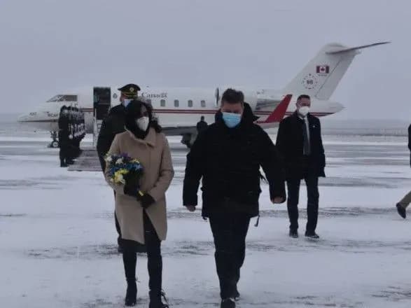 na-tli-zagrozi-vtorgnennya-rosiyi-kanada-peremischaye-svoyikh-viyskovikh-v-ukrayini-na-zakhid-vid-dnipra