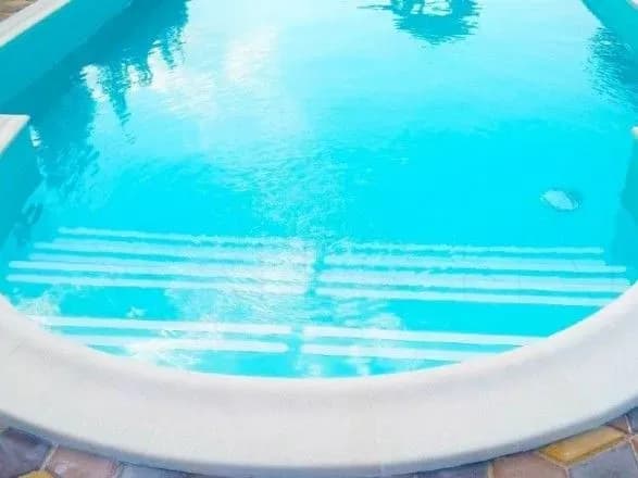 u-ssha-v-goteli-bez-svidomosti-viyavili-16-lyudey-sered-nikh-ditina