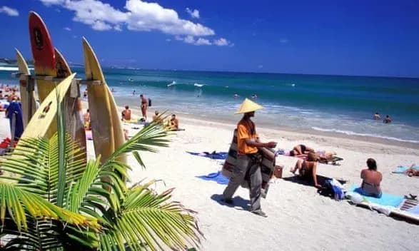 bali-znovu-vidkriyetsya-dlya-inozemnikh-mandrivnikiv-ale-dovedetsya-vidbuti-karantin