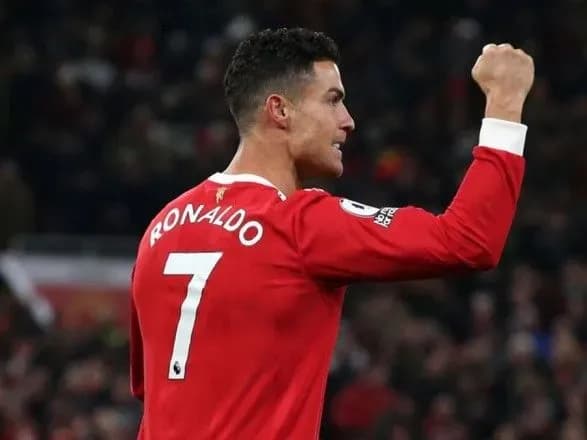 svitoviy-rekord-futbolist-ronaldu-pershim-nabrav-400-mln-pidpisnikiv-v-instagram