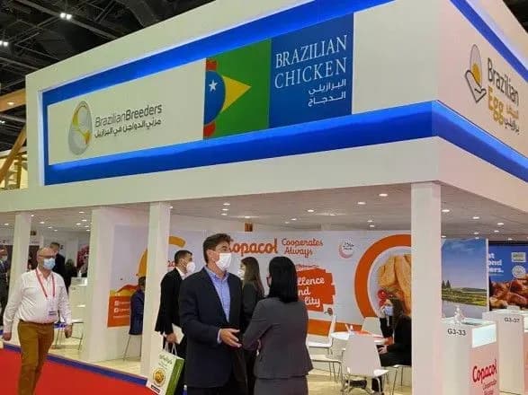 myasni-giganti-z-usogo-svitu-zyikhalisya-do-dubayu-na-vistavku-gulfood-2022-ukrayinu-predstavlyaye-mkhp