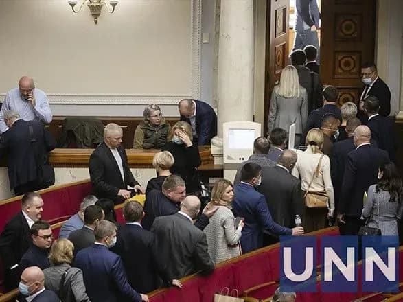 popratsyuyut-u-lyutomu-a-u-berezni-vidpochinut-nardepi-zminili-kalendarniy-plan-sesiyi-vr