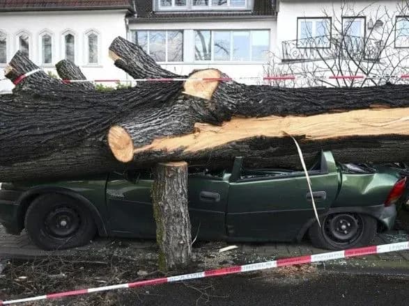 pivnichna-yevropa-vrazhena-tretim-velikim-shtormom-14-zagiblikh