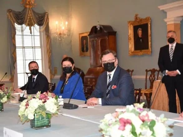 kuleba-rosiya-zitknetsya-z-novimi-sanktsiyami-ta-globalnim-tiskom