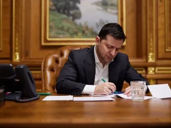 zelenskiy-zvernuvsya-do-prezidenta-frantsiyi-za-makrofinansovoyu-pidtrimkoyu