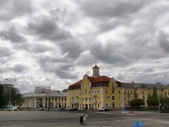 okupanti-tsiliy-vechir-ta-nich-gatili-po-tsivilnim-obyektam-chernigova-zruynovano-kilka-shkil-ta-ditsadok