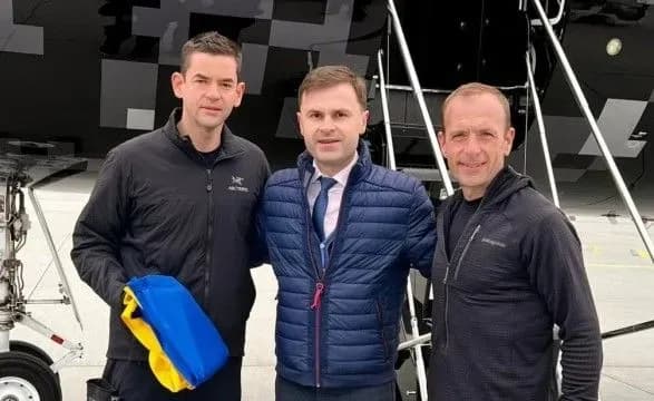 komandir-ekipazhu-spacex-osobisto-priviz-dopomogu-dlya-ukrayinskoyi-armiyi