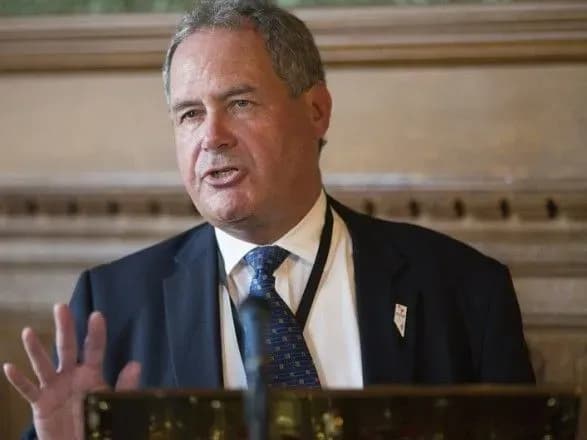 britanskiy-parlamentar-zayaviv-scho-sanktsiyi-ne-bude-znyato-do-vivedennya-viysk-rf-z-usiyeyi-ukrayini