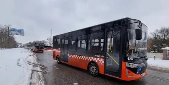 evakuatsiya-z-izyuma-faktichno-zirvana-ves-den-trivayut-obstrili