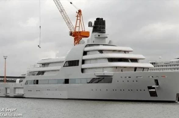 ryatuye-yakhtu-vid-areshtu-abramovich-peregnav-sudno-do-chornogoriyi