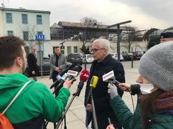 na-zaliznichnomu-vokzali-u-vrotslavi-pratsyuvatimut-bizhentsi-z-ukrayini