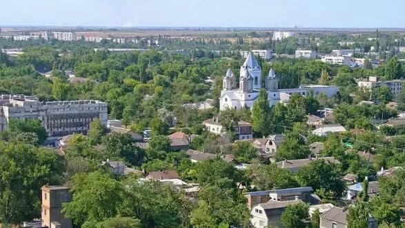 v-okupovanomu-dzhankoyi-rf-zupinila-navchannya-schob-rozmistiti-v-shkolakh-viyskovikh-genshtab