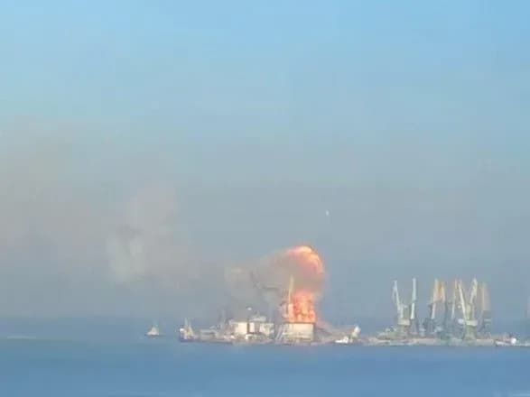 komandiri-dvokh-pidbitikh-desantnikh-korabliv-rf-u-berdyansku-viyavilisya-zradnikami-ukrayini