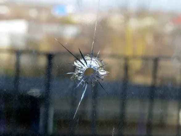 na-khersonschini-ulamok-rosiyskoyi-raketi-vluchiv-u-vikno-tsentru-reabilitatsiyi-ditey