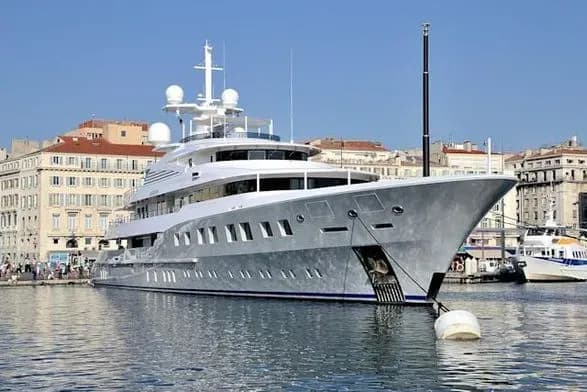 antigua-gotova-dopomogti-velikiy-britaniyi-zakhopiti-yakhti-abramovicha