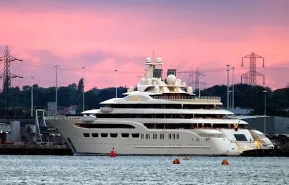 naybilsha-v-sviti-superyakhta-rosiyskogo-oligarkha-usmanova-dilbar-za-735-mln-dol-konfiskovana-u-frn