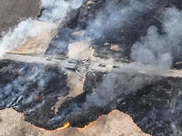 pratsyuye-soo-pokazali-pidriv-mostu-z-tekhnikoyu-okupantiv-poblizu-izyuma