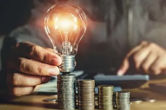 tarifi-na-svitlo-obitsyayut-ne-pidnimati-minimum-piv-roku