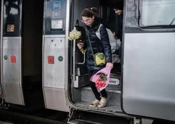 vpershe-z-pochatku-viyni-v-ukrayini-z-polschi-v-krayinu-priyikhalo-bilshe-lyudey-nizh-viyikhalo