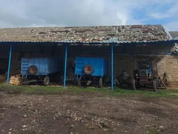 denatsifikuvali-dobriva-chi-demilitarizuvali-traktoristiv-orki-vdarili-po-s-g-tekhnitsi-na-dnipropetrovschini