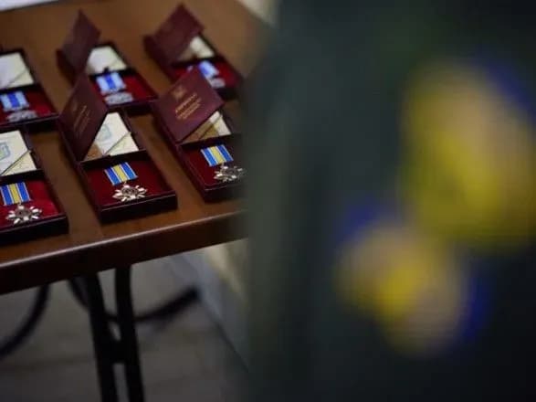 za-67-dniv-povnomasshtabnoyi-viyni-zelenskiy-vidznachiv-derzhnagorodami-mayzhe-11-tisyach-viyskovosluzhbotsiv-sered-nikh-143-geroyi-ukrayini
