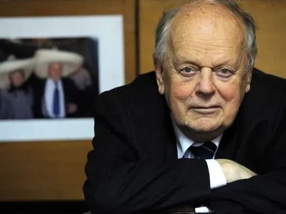 pomer-pershiy-prezident-nezalezhnoyi-bilorusi-shushkevich