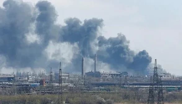 za-pidtrimki-vognyu-artileriyi-ta-tankiv-okupanti-prodovzhuyut-blokuvati-ukrayinski-pidrozdili-na-azovstali-genshtab