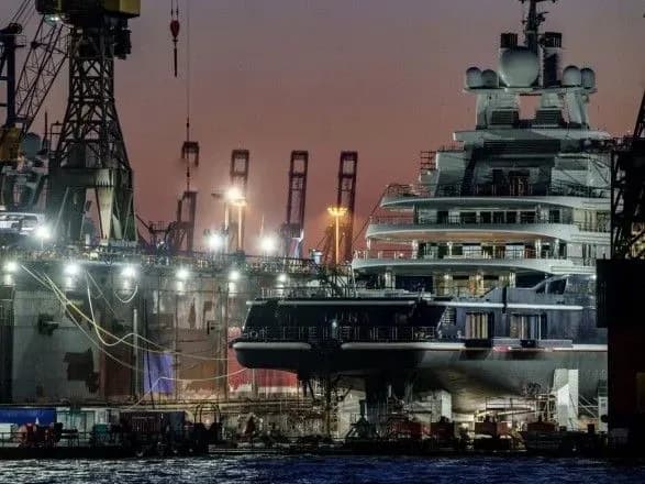 u-nimechchini-zaareshtuvali-yakhtu-soratnika-putina