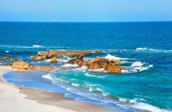 zriv-kurortnogo-sezonu-ne-vpline-na-ekonomiku-krayini-prote-suttyevo-vdarit-po-dokhodakh-mistsevikh-vid-turizmu-ekonomist