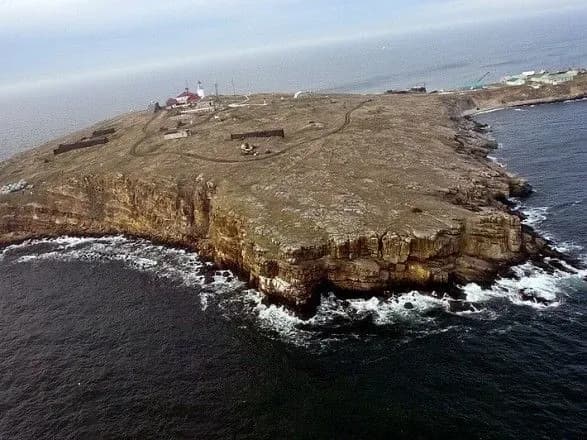 vorog-namagayetsya-zakripitis-na-zmiyinomu-orda-tyagne-na-ostriv-protipovitryanu-oboronu