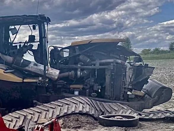 poblizu-makarova-traktorist-pidirvavsya-na-vorozhiy-mini-cholovik-vizhiv