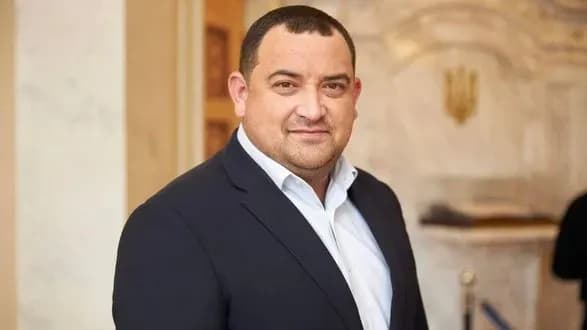 sud-vidpustiv-slugu-narodu-kuzminikh-pid-zastavu-v-mayzhe-50-tisyach-grn