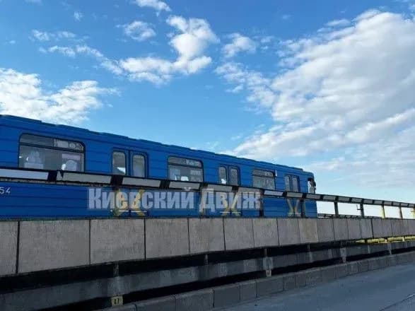 tekhnichnu-nespravnist-usuneno-rukh-na-chervoniy-giltsi-stolichnogo-metro-vidnovitsya-pislya-skasuvannya-povitryanoyi-trivogi