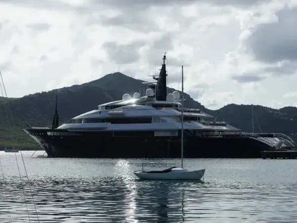 yakhti-rosiyskikh-oligarkhiv-vimikayut-geolokatsiyu-za-dlya-uniknennya-areshtu-zmi