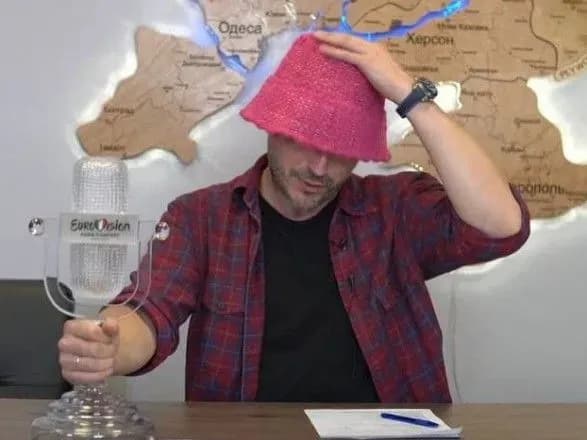 kalush-orchestra-otrimaye-noviy-krishtaleviy-kubok-zamist-prodanogo-trofeyu-yevrobachennya-2022