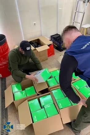 prodavali-gumanitarnu-dopomogu-vtrichi-zavischuyuchi-vartist-vikrito-shakhrayiv-yaki-vtekli-z-ukrayini-pislya-napadu-rf