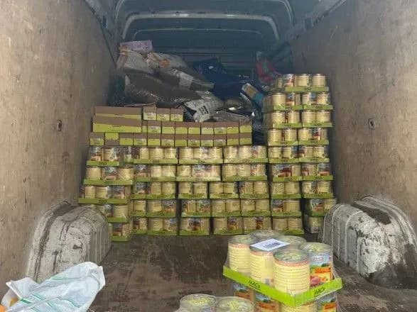 rozbombleniy-u-makarovi-pritulok-dlya-tvarin-otrimav-gumanitarnu-dopomogu-z-nimechchini-vid-das-futterhaus-und-macs-pet-food