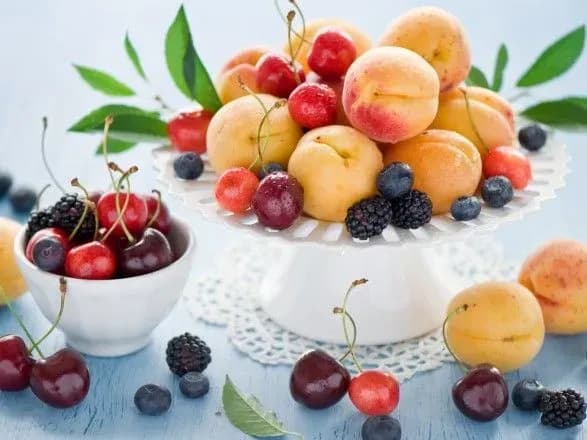 sezonni-ovochi-ta-frukti-pidnimutsya-v-tsini-a-vibir-bude-menshim-ekspert